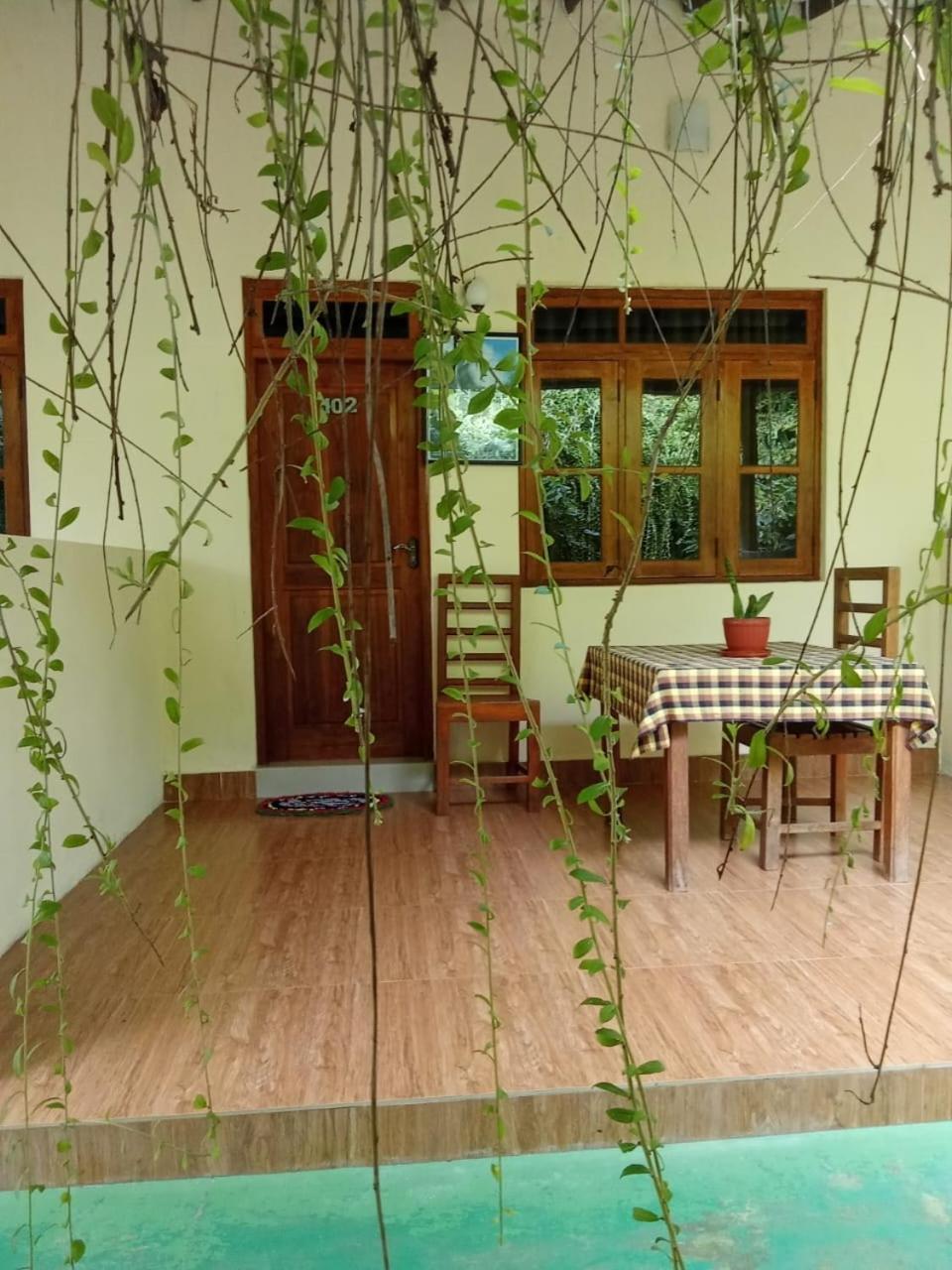 Udesh Guest Hotel Полонарува Стая снимка