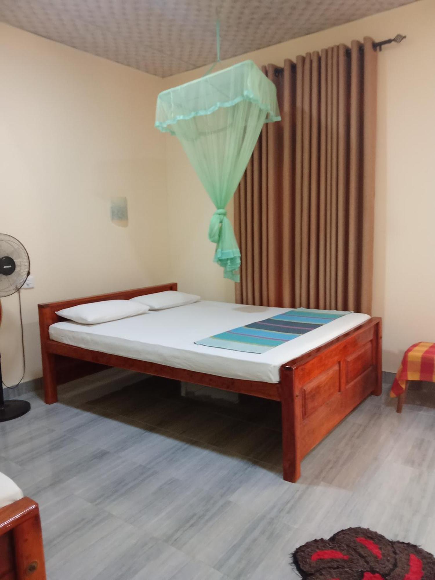 Udesh Guest Hotel Полонарува Екстериор снимка